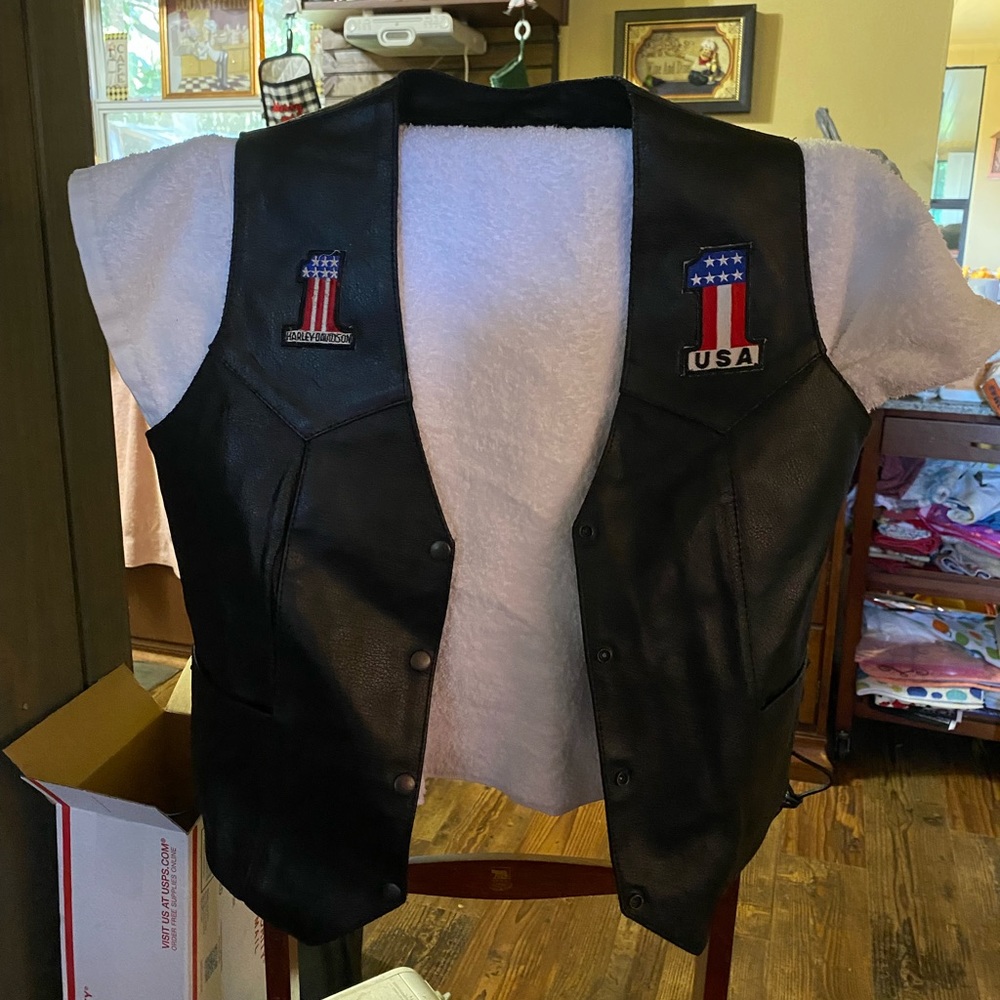 Harley style leather vest in great condition ready to wear